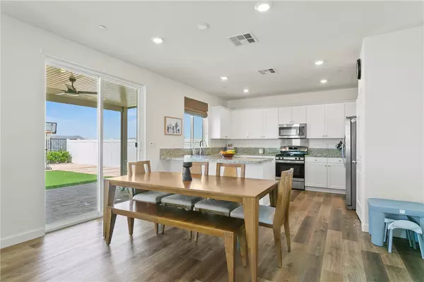 Jurupa Valley, CA 92509,6438 Canyonlands DR