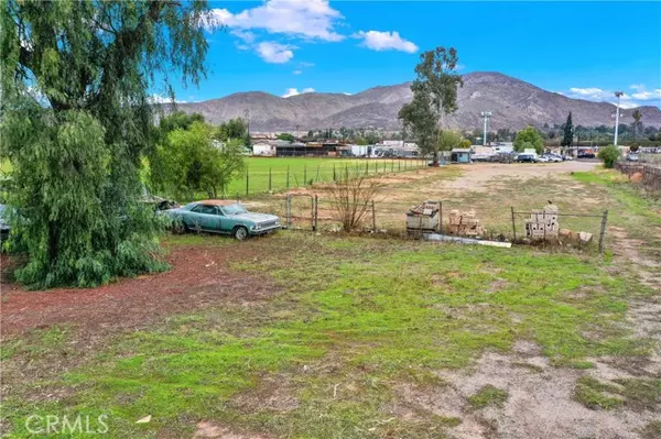 Jurupa Valley, CA 92509,7081 Valley WAY