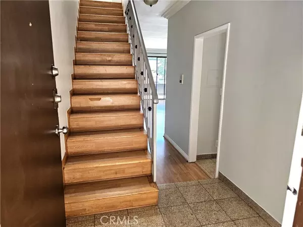 Van Nuys, CA 91405,6801 Mammoth AVE 6