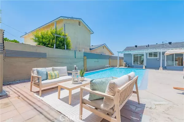 Lakewood, CA 90715,21022 Hawaiian AVE
