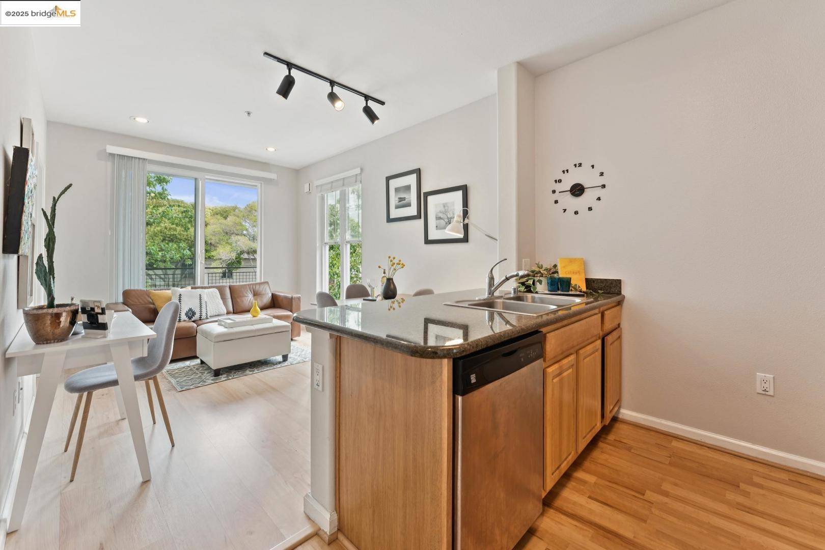 Emeryville, CA 94608,1121 40th ST 5204