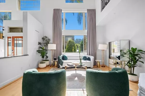 Tarzana, CA 91356,18330 Hanan CT