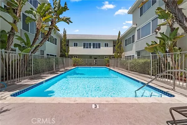 1525 N Hayworth Ave 205,  Los Angeles,  CA 90046