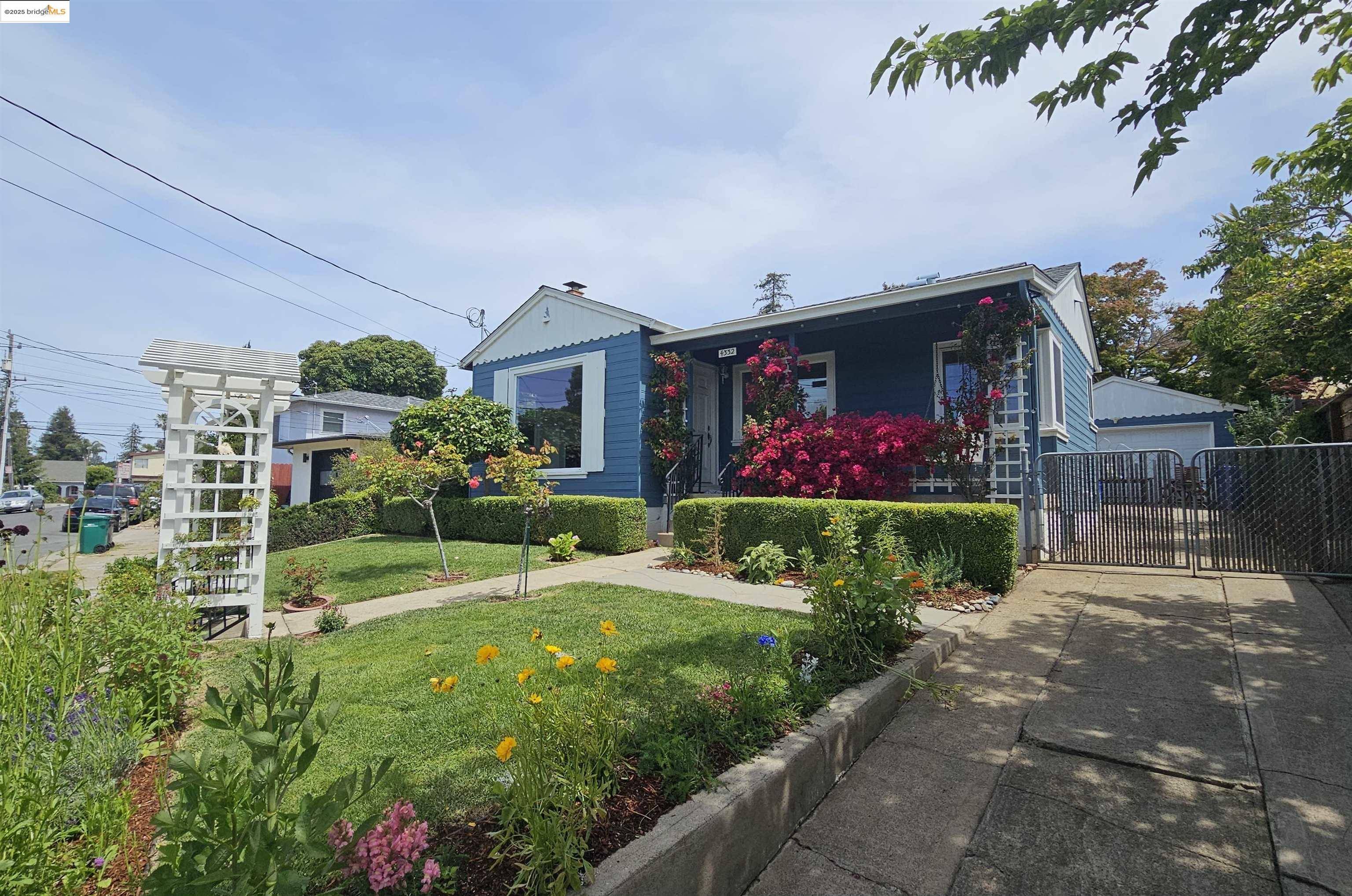 4332 Hyacinth Ave, Oakland, CA 94619