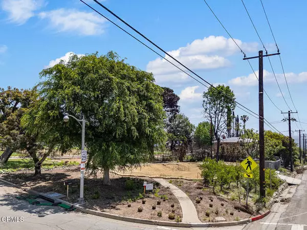 Altadena, CA 91001,900 E Mount Curve Ave