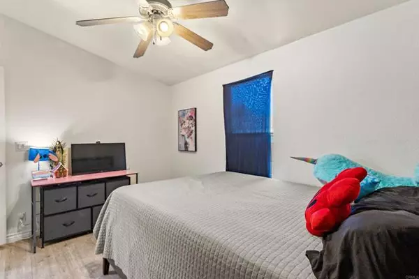 El Cajon, CA 92021,12044 Royal RD 121
