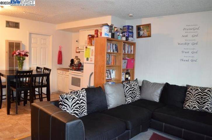 Santa Rosa, CA 95407,487 Hearn Ave