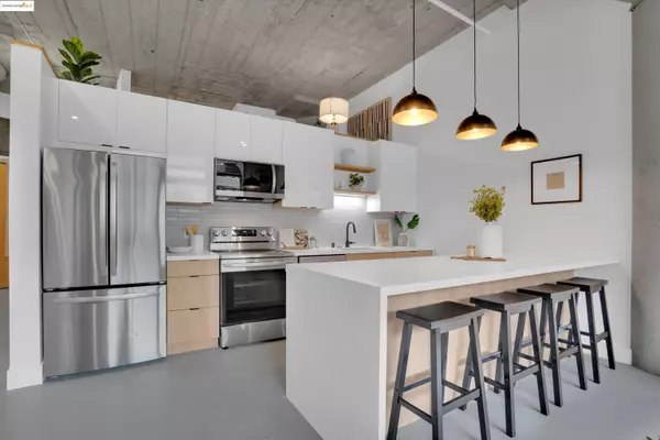 Oakland, CA 94607,255 3Rd St 208