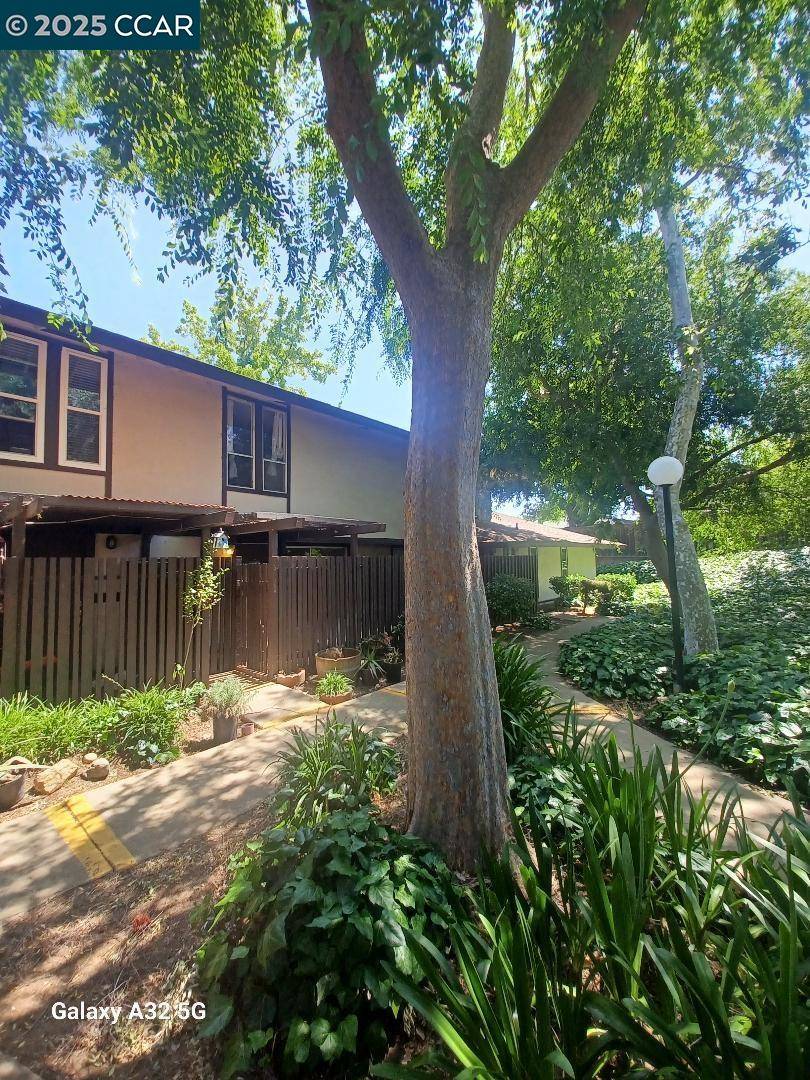 5496 Roundtree Dr D, Concord, CA 94521