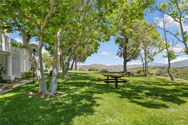 Newhall, CA 91321,21305 Nandina LN 201