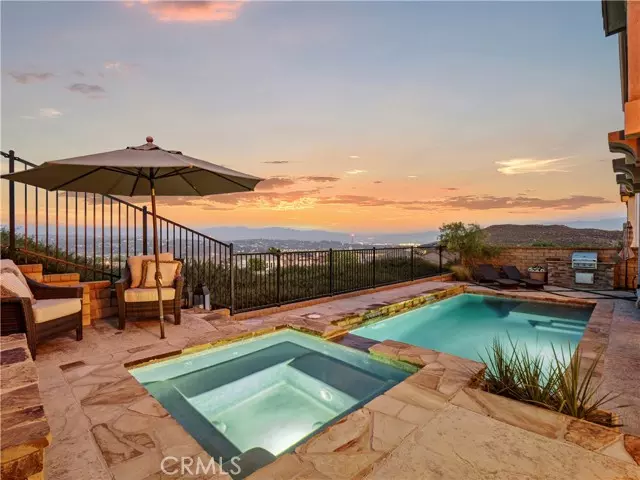 28826 N West Hills DR, Valencia, CA 91354