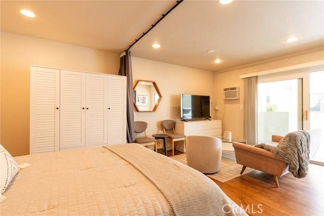 Laguna Beach, CA 92651,327 Third Street V