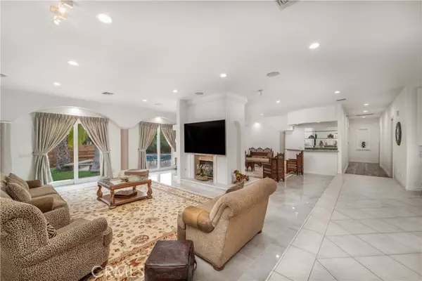 Tarzana, CA 91356,5206 Topeka DR