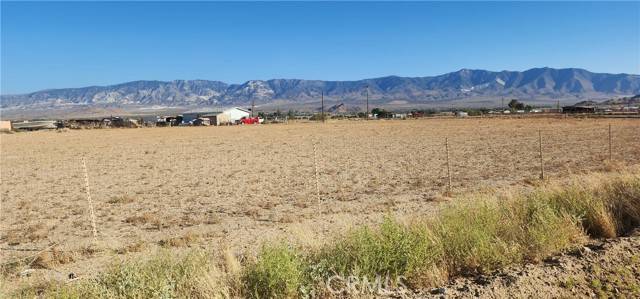 Lucerne Valley, CA 92356,32435 Lake ST