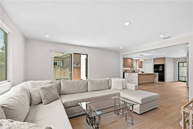 Van Nuys, CA 91405,6832 Cantaloupe AVE