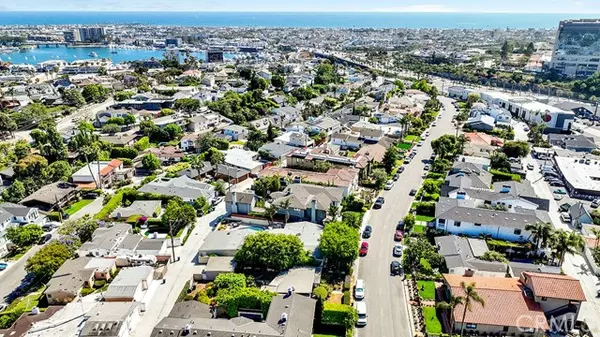 Newport Beach, CA 92663,428 Holmwood DR