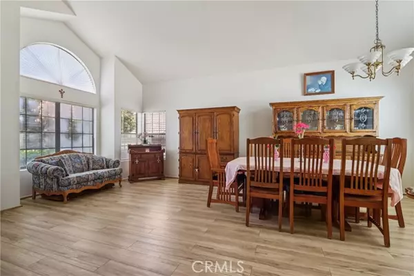 Saugus, CA 91350,22024 Jeffers LN