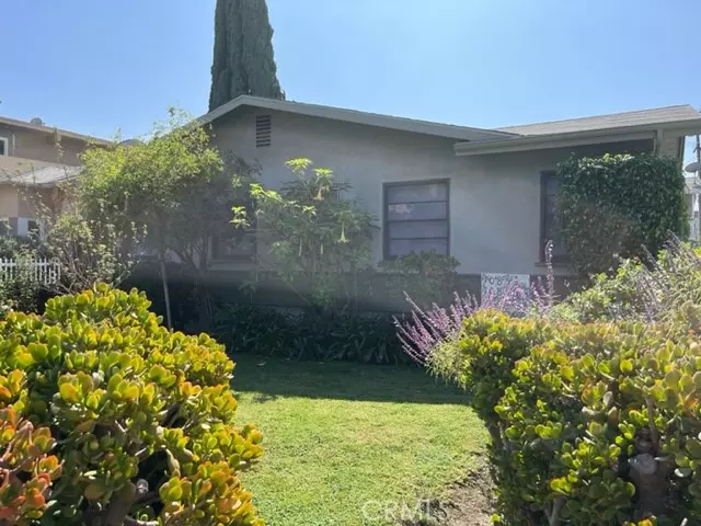 10856 Camarillo ST, Toluca Lake, CA 91602