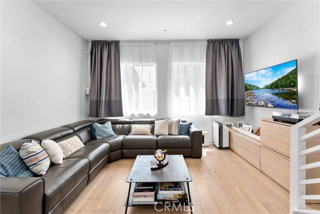 Long Beach, CA 90802,206 Alamo CT