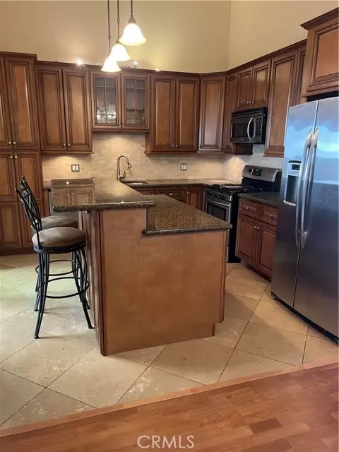 Yorba Linda, CA 92886,5044 Lakeview AVE 23