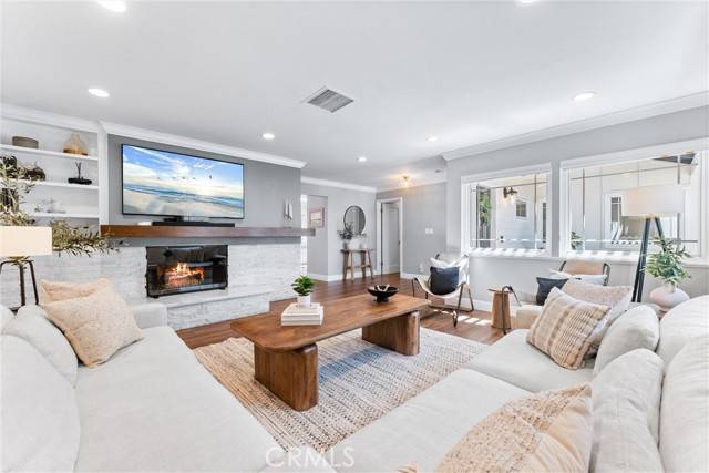 1915 Mariners DR, Newport Beach, CA 92660