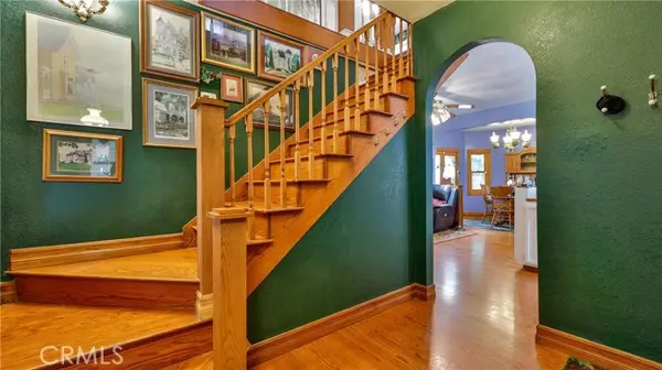 Crestline, CA 92325,24083 Cresta DR