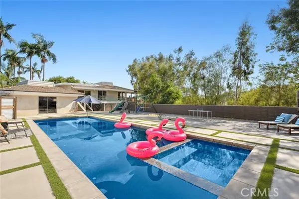 Santa Ana, CA 92705,10255 Overhill DR