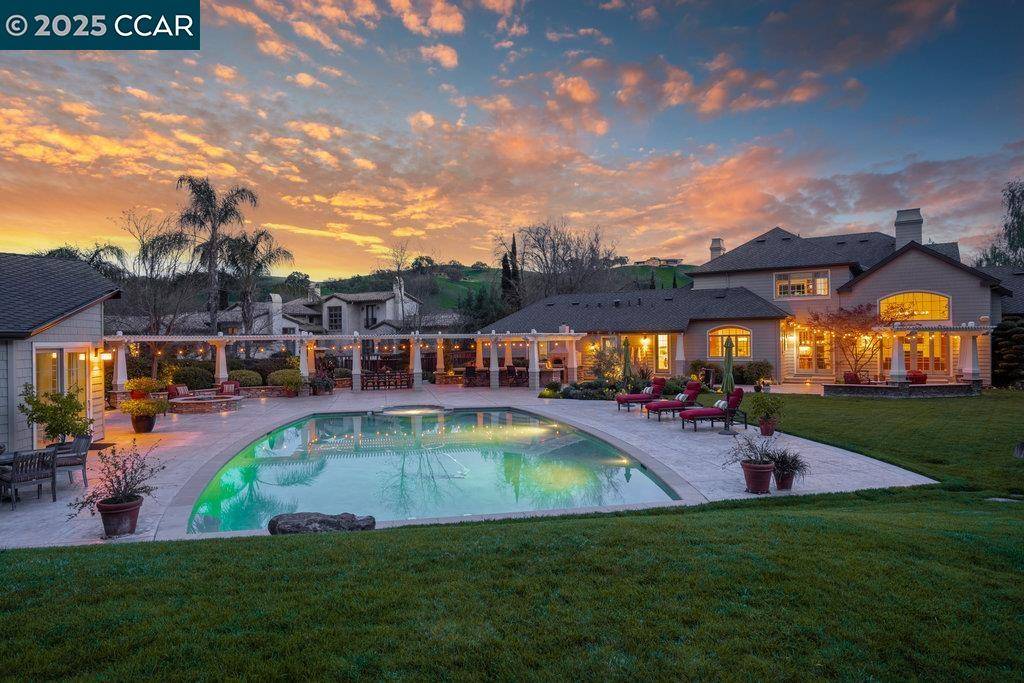 21 Meadow Lake Dr, Danville, CA 94506