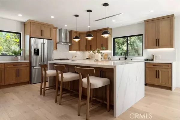 Tarzana, CA 91356,19532 Wells DR