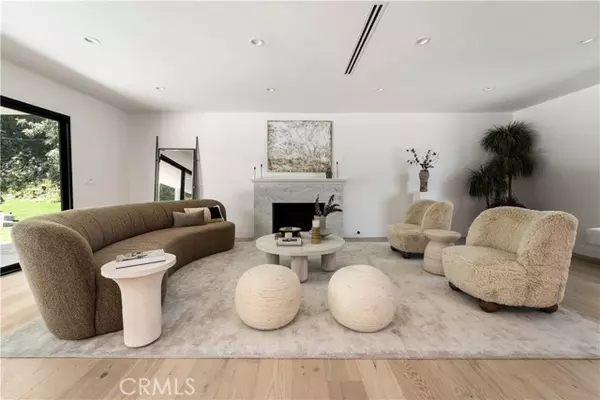 Tarzana, CA 91356,19532 Wells DR