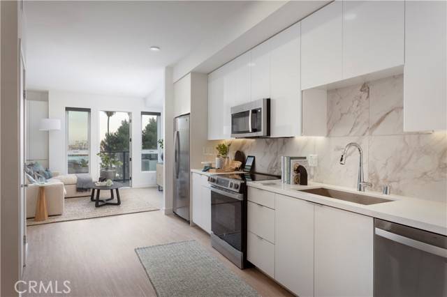 San Pedro, CA 90731,511 S Harbor 421