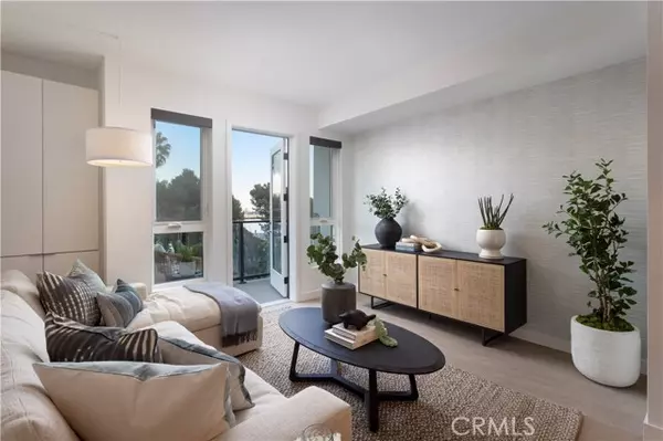 San Pedro, CA 90731,511 S Harbor 421