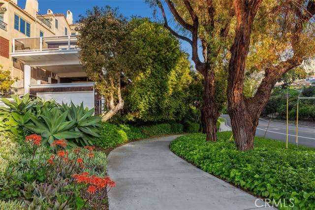 Corona Del Mar, CA 92625,2516 Bayside DR