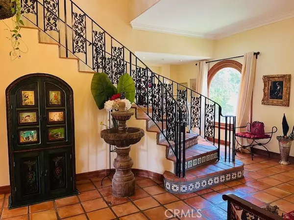 Tarzana, CA 91356,18690 Pasadero DR