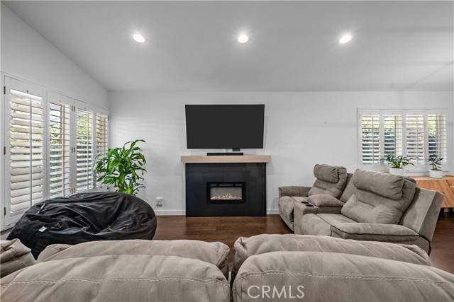 Saugus, CA 91350,27814 Caraway LN