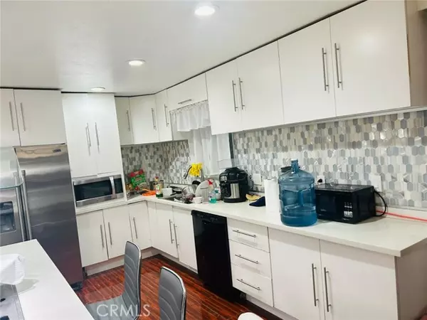 Rialto, CA 92376,1025 Sur Riverside Av 26