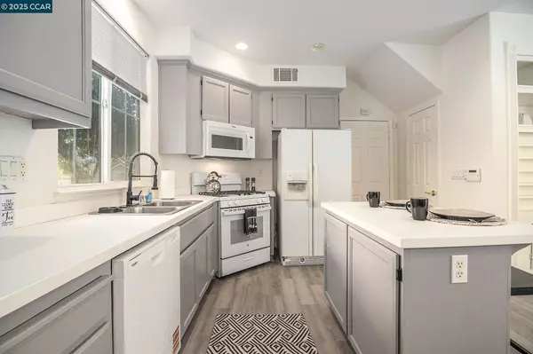 Martinez, CA 94563,112 Hemingway Common