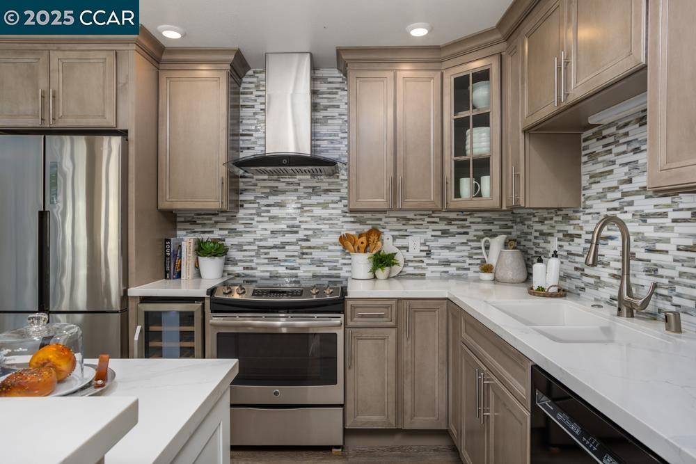 Walnut Creek, CA 94595,1115 Oakmont Dr 5