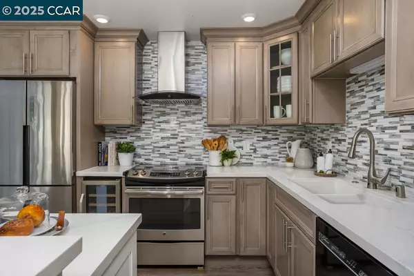 Walnut Creek, CA 94595,1115 Oakmont Dr 5