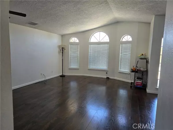 Apple Valley, CA 92307,15984 Tinta RD