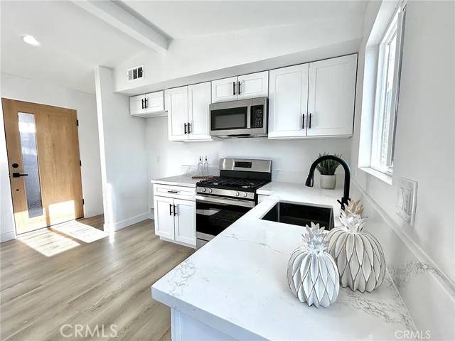 Sylmar, CA 91342,13186 Herron ST