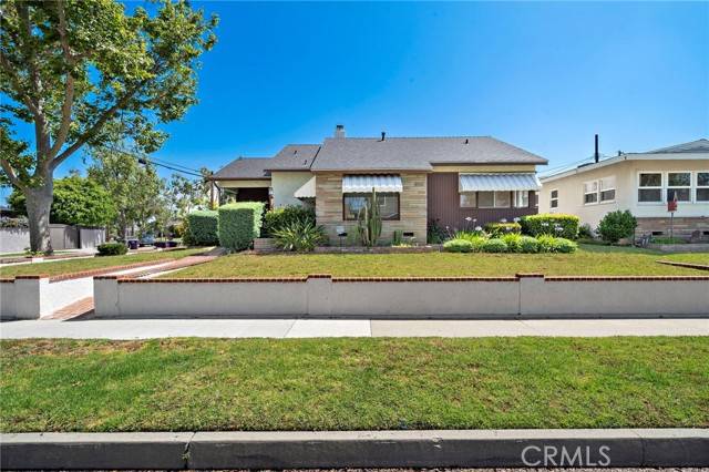 2460 Vuelta Grande AVE, Long Beach, CA 90815