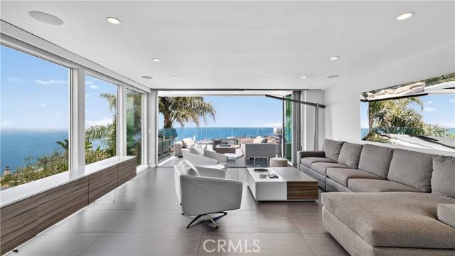 Laguna Beach, CA 92651,855 Santa Ana ST
