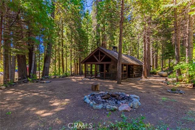 1190 Silver Tip LN, Fish Camp, CA 93623