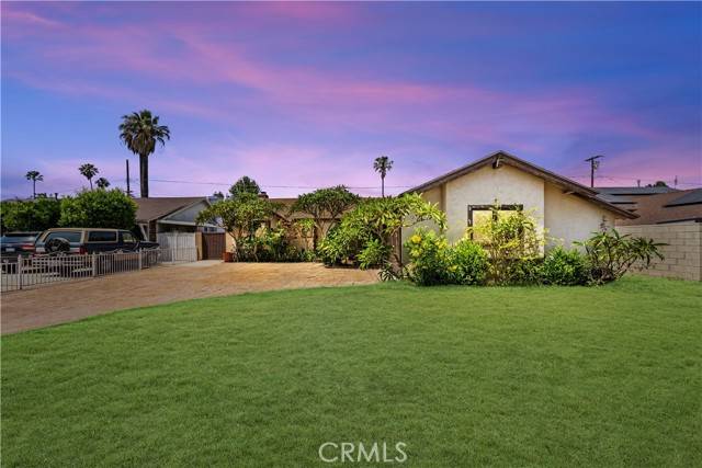 21045 Blythe St, Canoga Park, CA 91304
