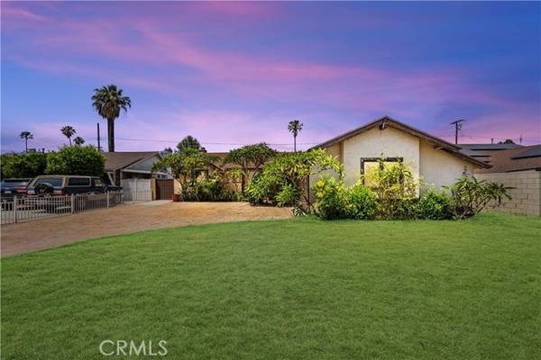 21045 Blythe St, Canoga Park, CA 91304