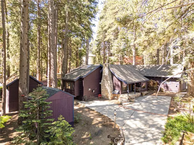 31701 Christmas Tree LN, Running Springs, CA 92382