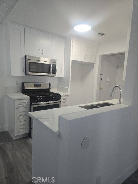 Canoga Park, CA 91304,21000 Parthenia ST 6