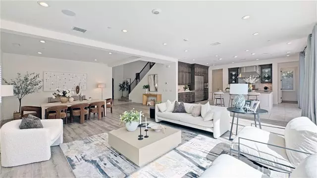 Irvine, CA 92618,80 Interstellar