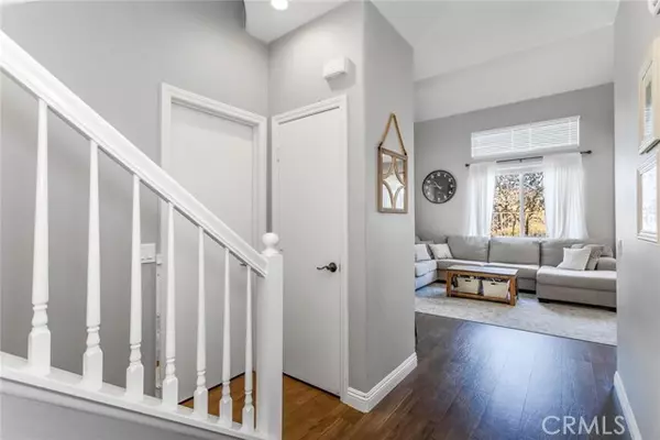 Valencia, CA 91354,28541 Calex DR